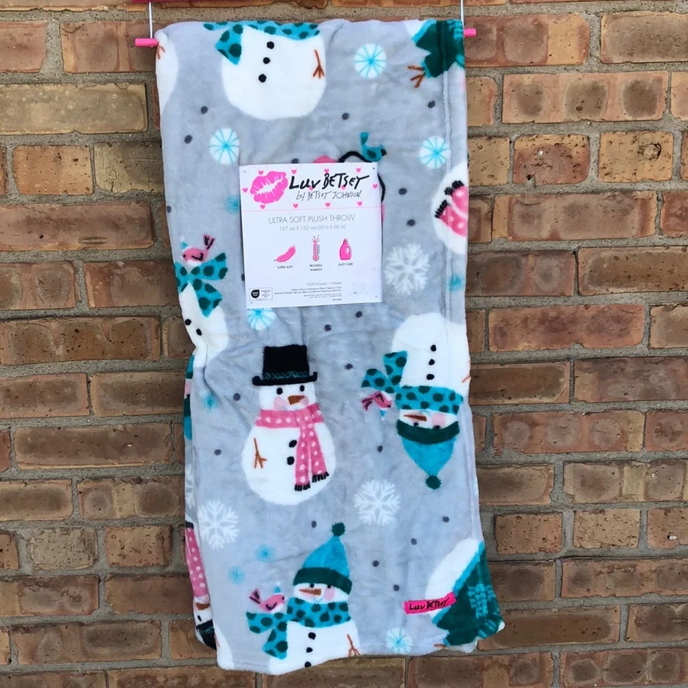 Luv Betsey by Betsey Johnson Snowman Throw Blanket